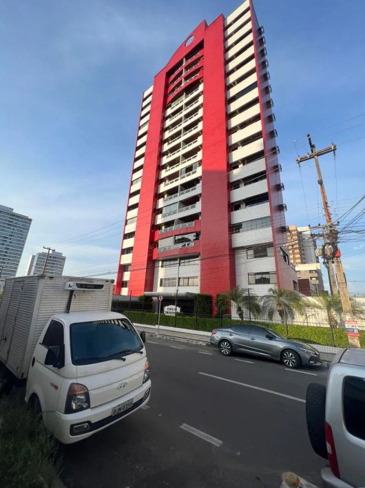 Apartamento á venda no Bairro Jóquei em Teresina, próximo ao Riverside com 03 suítes, 166 m² .