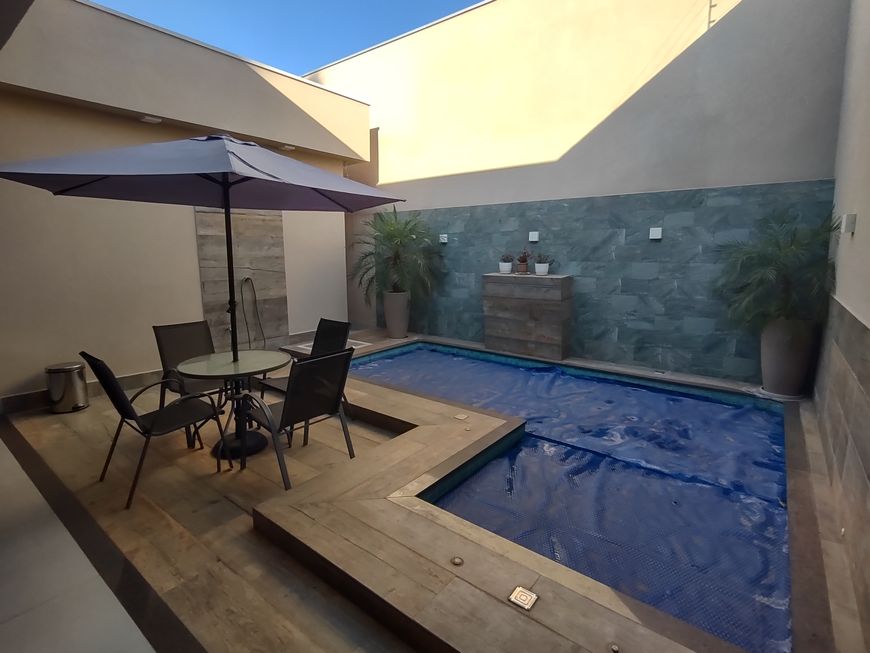 ARNIQUEIRAS CONJ 5, CADA 3 QTS, 2 SUITES, PISC/CHURR, FINO ACAB, ARM/PLAN, COND ALTO PADRÃO, AC IM