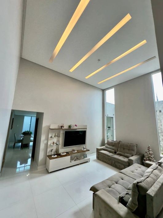 Casa de Alto Padrão em TAGUAPARQUE / Excelente localização