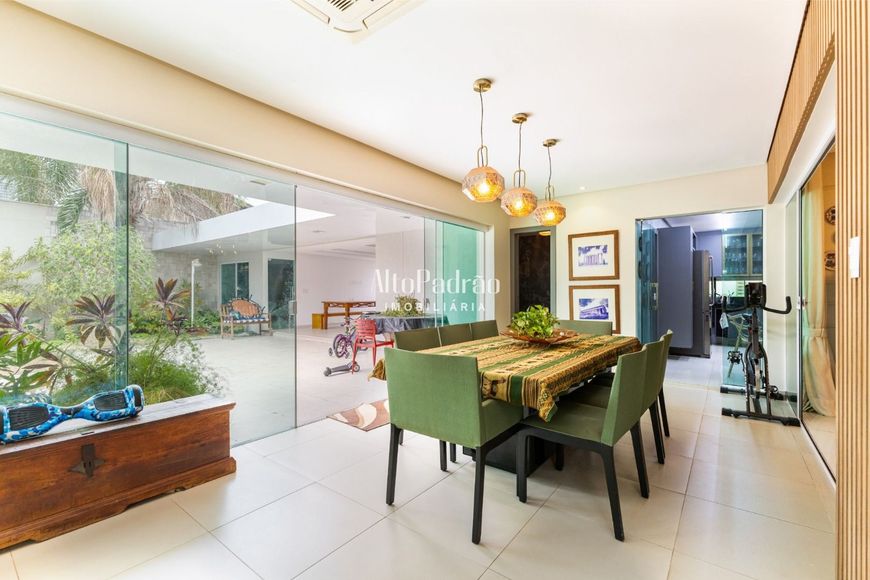 Casa com 6 dormitórios no Terra dos Pássaros