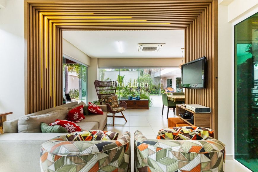 Casa com 6 dormitórios no Terra dos Pássaros