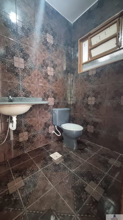Ótima loja com 03 banheiros