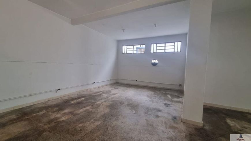 Ótima loja com 03 banheiros