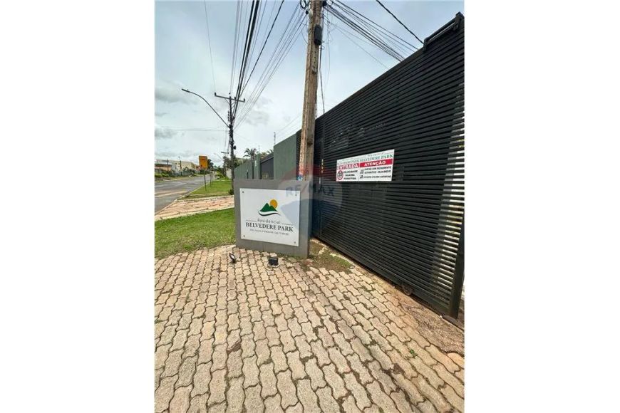 Excelente casa térrea na laje na melhor localização da Arniqueiras.