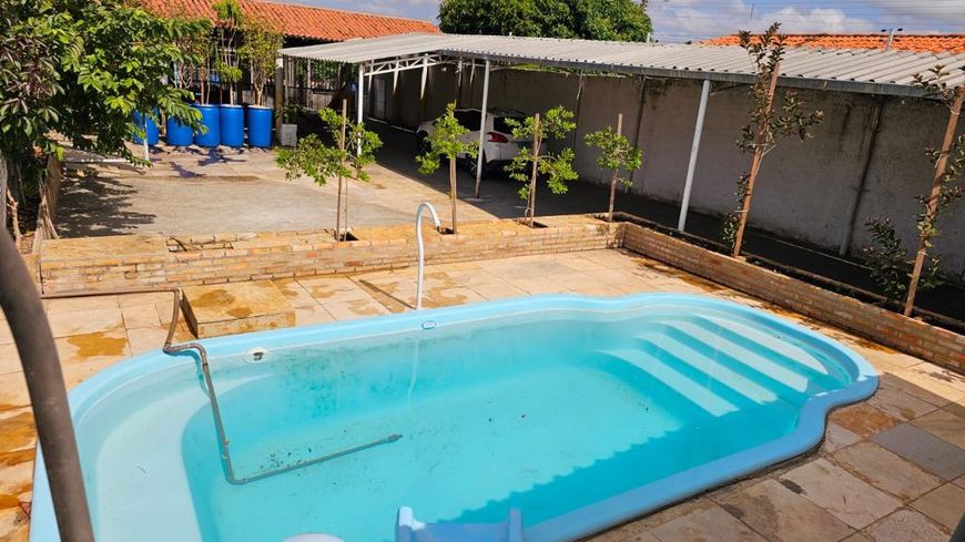 Casa para venda tem 1740 metros quadrados com 1 quarto em Portal da Alegria - Teresina - PI