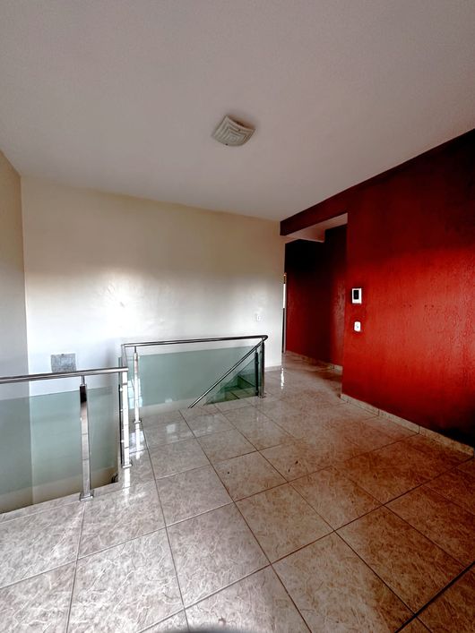 Vendo Sobrado na QNM 01, 5 Quartos, Aceita Financiamento, OAlmeida.