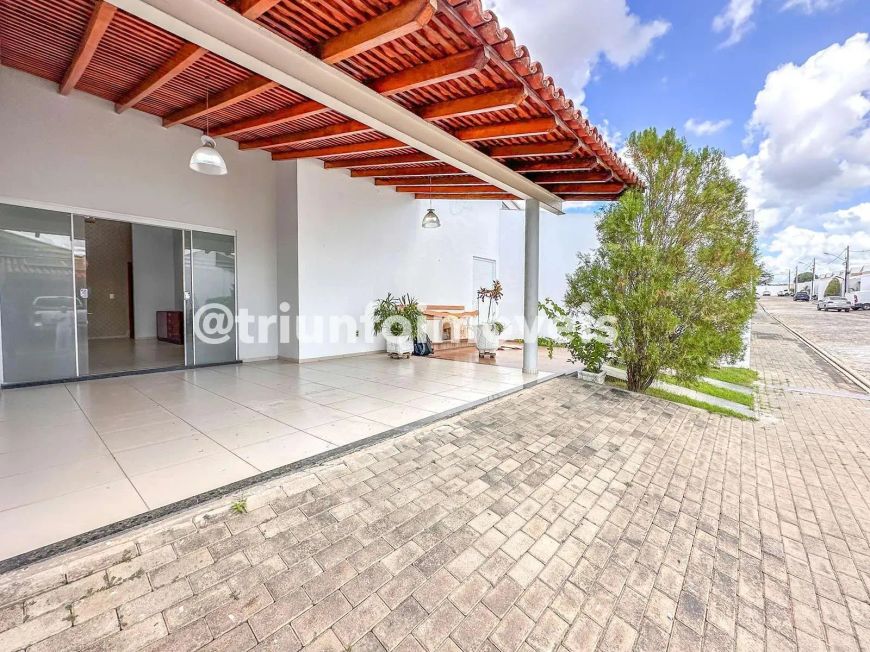 Casa a venda em condomínio no Saci com 3 Quartos TR212417 THE -1DER2KQ