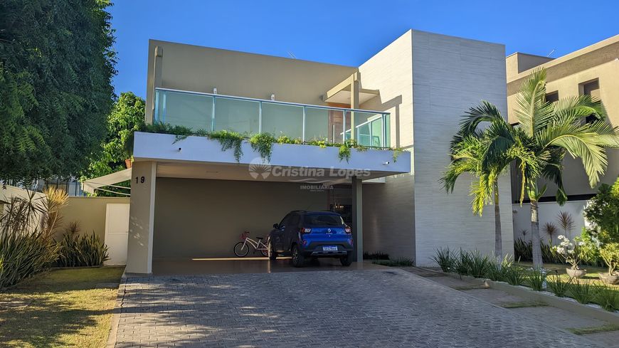 Casa Ampla e Confortável no Alphaville Teresina com 4 Dormitórios, Energia Solar e 2 Vagas de Garag