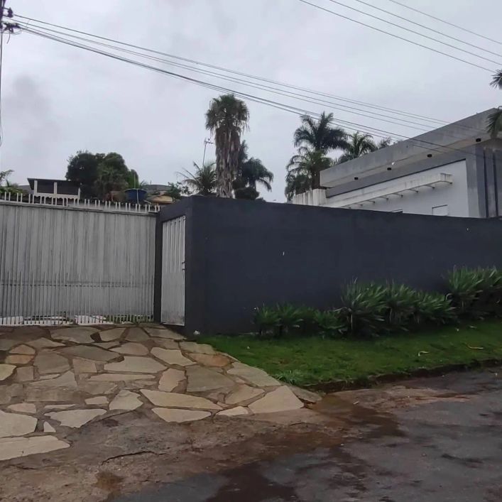 ARNIQUEIRA CONJ 4, CASA 3 QTS, SUITE, LOTE 1.100M2, PODE ÷ EM LOTES, COLADO ADMINISTRAÇÃO, 750MIL