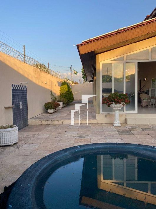 Casa Ininga 5 quartos 2 suítes