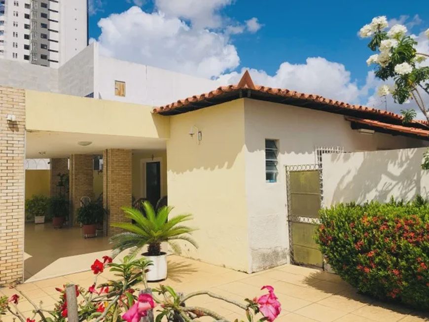 Casa para venda possui 165 metros quadrados com 4 quartos em Jóquei - Teresina - PI