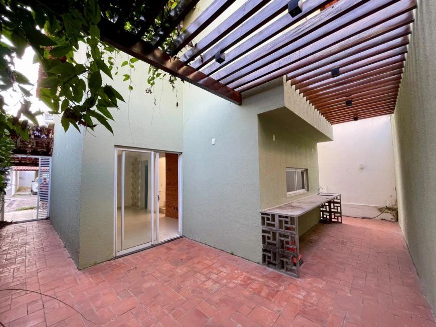 Casa em Condomínio Com Moveis Projetados
