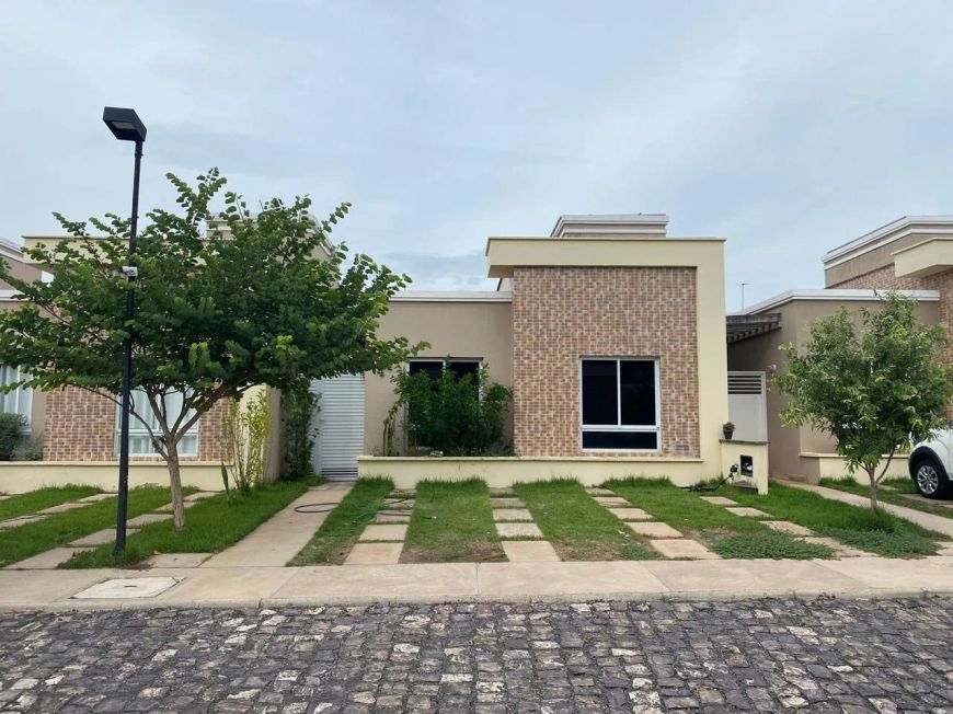 Casa Cond fechado zona leste