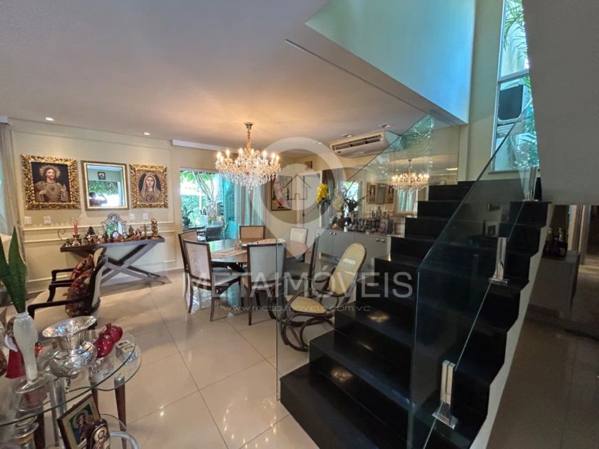 Casa duplex condomínio fechado
