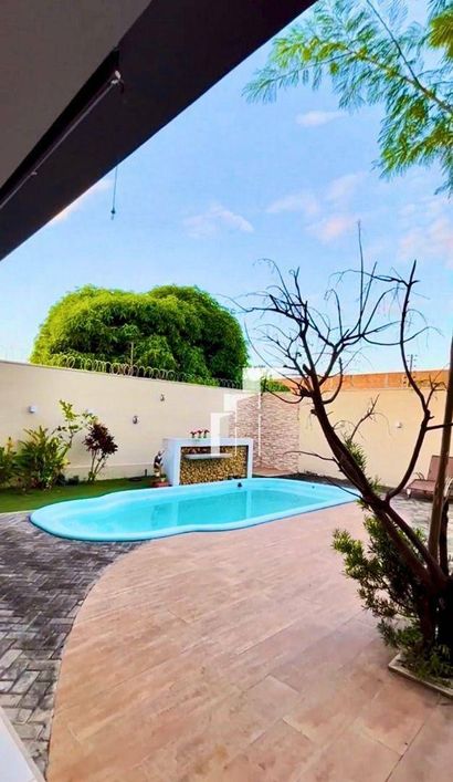 Casa Duplex à Venda no bairro Lourival Parente