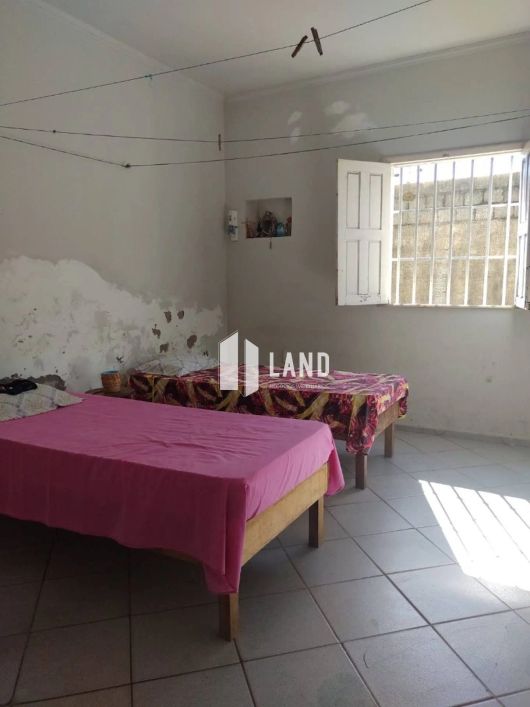 Casa em Terreno de 600m2 em Avenida no Portal da Alegria