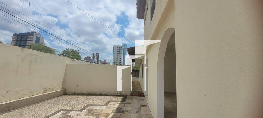 Casa com 6 dormitórios à venda