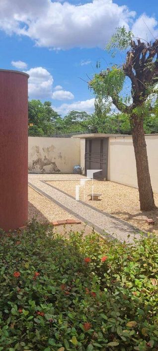 Casa com 6 dormitórios à venda