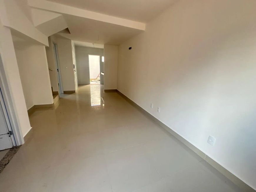 KATARINE- Imóvel para venda tem 77 metros quadrados com 3 quartos em Morros