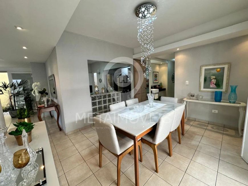 CASA A VENDA NO BAIRRO JÓQUEI
