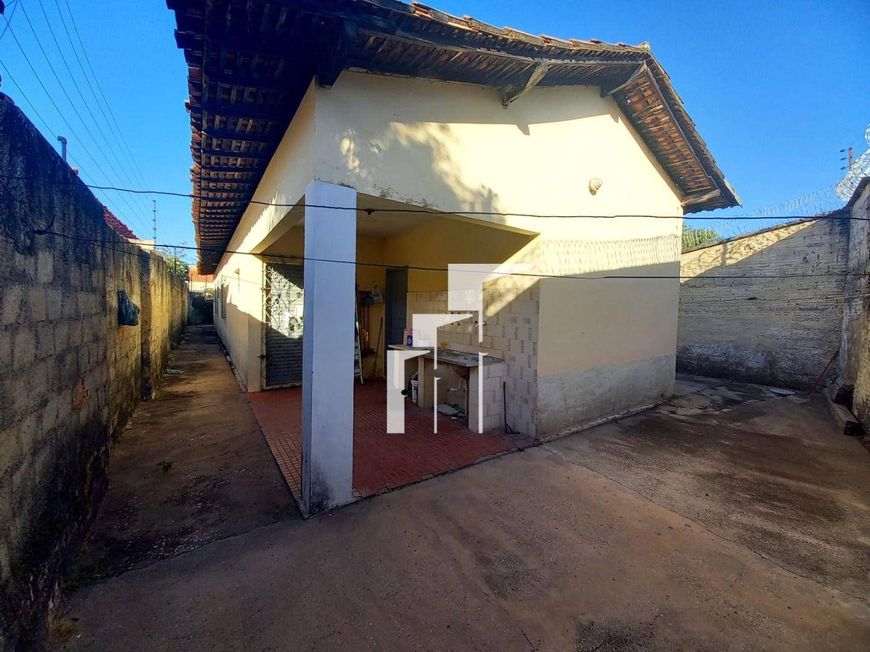 Casa com 3 Dormitórios à Venda