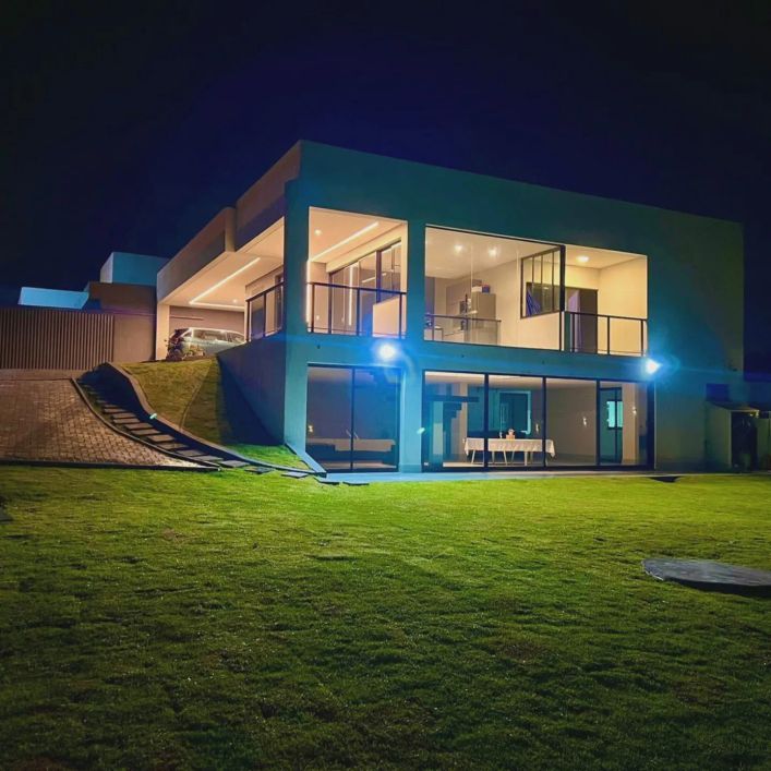 ARNIQUEIRA CONJ 4, MANSÃO CONTEMPORÂNEA, 3 SUITES, ARM/PLAN, FINO ACAB, LT 720M2, CONDOMÍNIO, AC IM