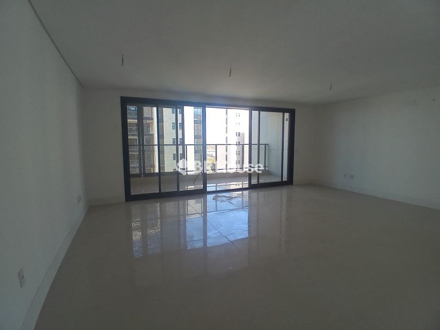 Zona Industrial (Guará) | Apartamento 4 quartos, sendo 4 suites