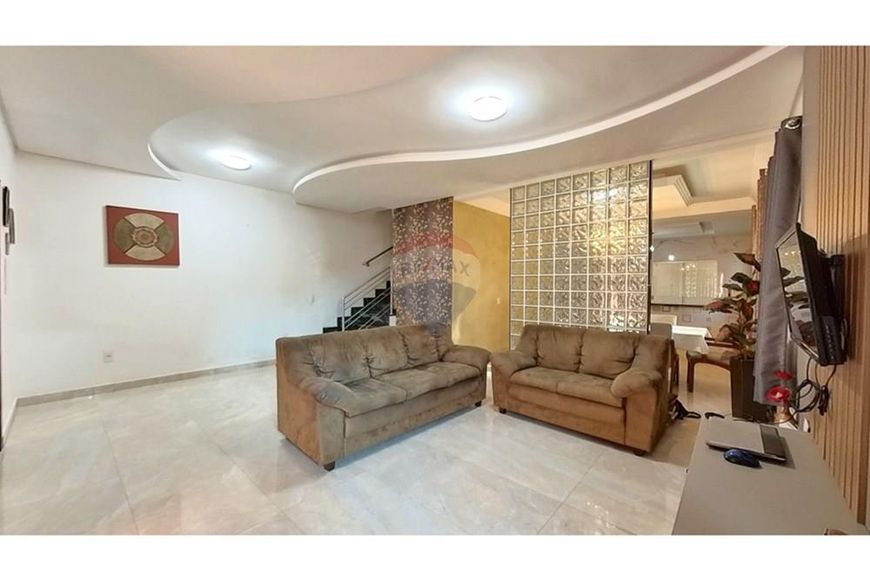 Sobrado em Arniqueiras com Fino Acabamento Lote residencial e Comercial