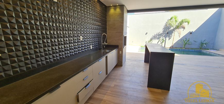 MAGNÍFICA Casa em condomínio rua 04 Vicente pires lote 400m2 com 4 suítes piscina churrasqueira