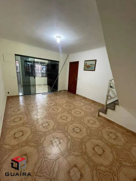 Sobrado de 232m² localizado no bairro Baeta Neves em São Bernardo do Campo/SP.