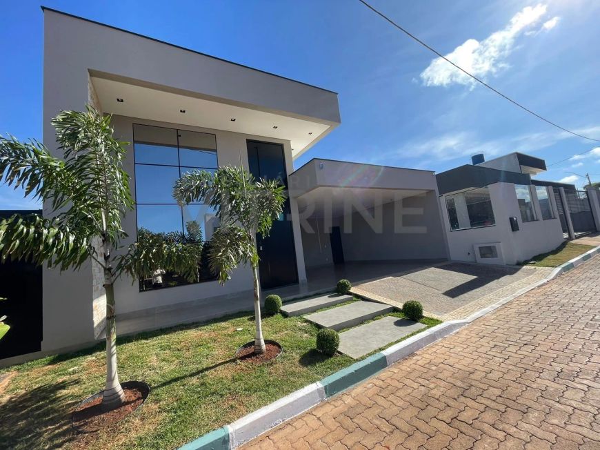 Vendo Casa 03 suítes na Rua Jacarandá Cond Vila Park