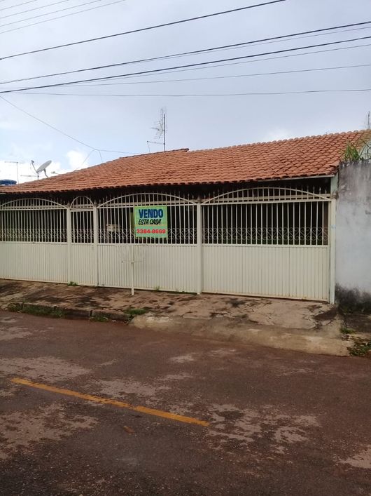 Setor Leste QD 41, Casa 3 quartos laje + 2 apartamentos fundos