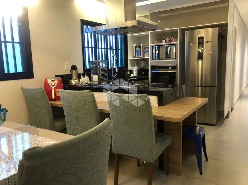 Casa com 3 dormitórios e 2 vagas na Parada Inglesa