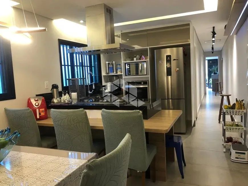 Casa com 3 dormitórios e 2 vagas na Parada Inglesa