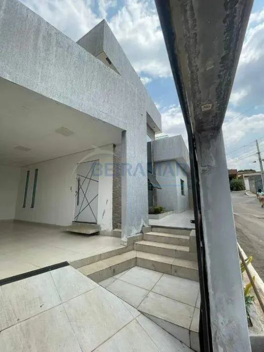 Casa com 4 Quartos, Suíte, Área Gourmet e Piscina à Venda no Condomínio Nova Aliança – Arniqueiras