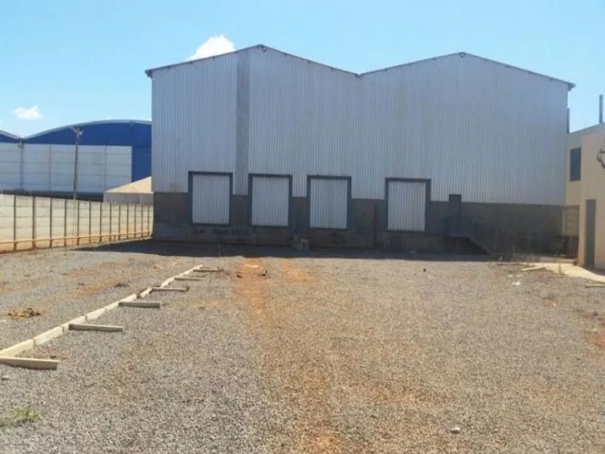 Vendo Galpão Alugado LOGÍSTICO 2100m² , habíte-se, setor indl, 4 docas, terreno 4.200m², pé dir.