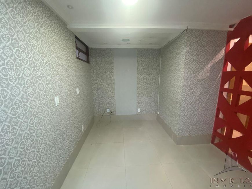 Loja comercial de 150 metros + 04 kitnetes no andar superior