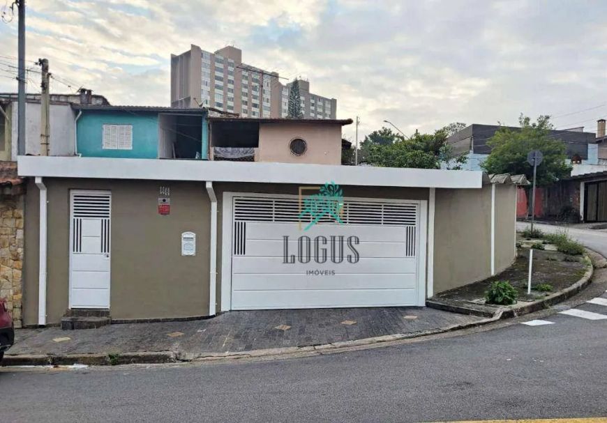 Sobrado com ótima disposição, 274m² de área construída composto por 4 quartos sendo 1 suíte, à venda