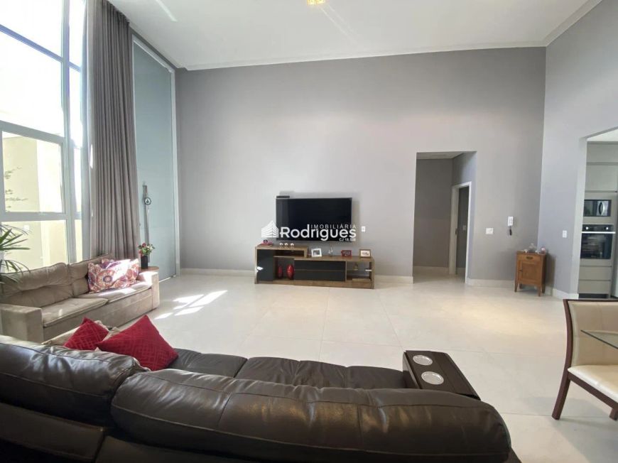 ARNIQUEIRAS SHA 04CASA ALTO PADRÃ 4 Quartos 4 suítes 1 máster com closet 500m²