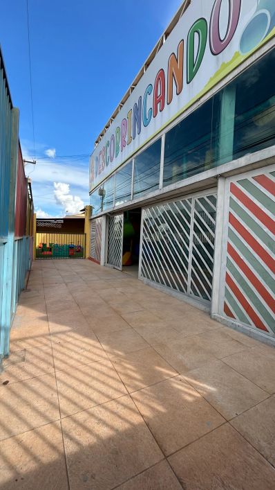 Loja com mezanino e casa de 4 suítes A venda aceita carro