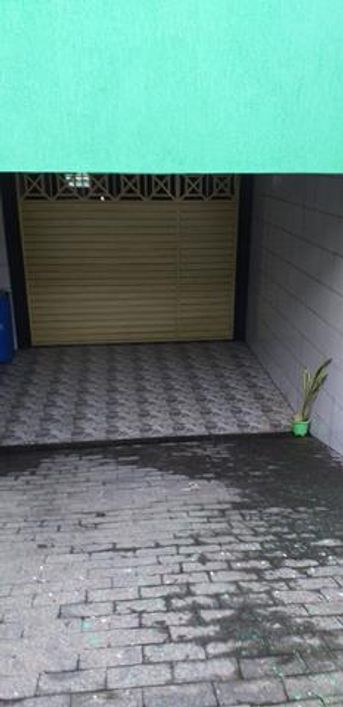 Sobrado para venda tem 200 metros quadrados com 3 quartos