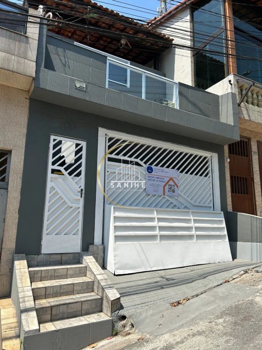 Sobrado com 3 dormitórios e uma suíte na região do bairro Ferrazópolis