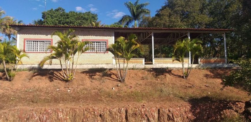 em Planaltina DF vendo excelente e linda chácara com muita água 6,8 hectares