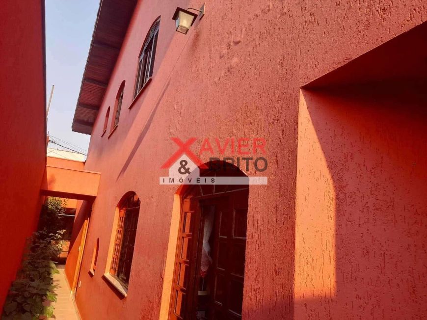 Lindo sobrado - 3 dorms , 2 vagas, quintal e acabamento show de bola
