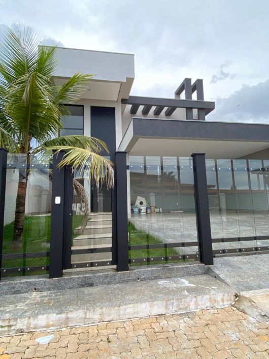 CASA MODERNA CONDOMÍNIO FLORESTA