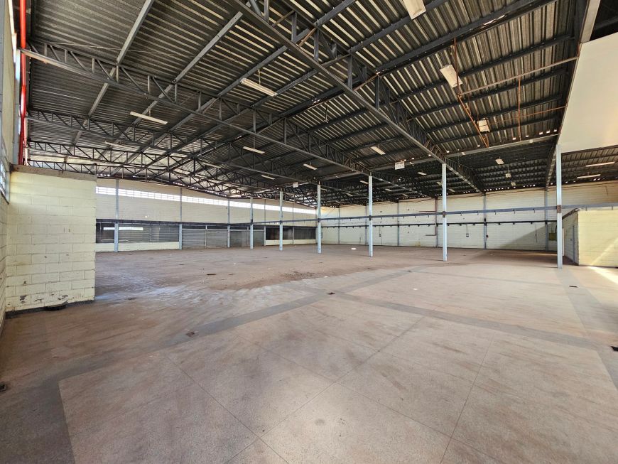 Galpão Logístico 1300m² pé dir. 7m, Lote de 3200m² bom para INVESTIDORES, RENDE 30 mil mês, em c