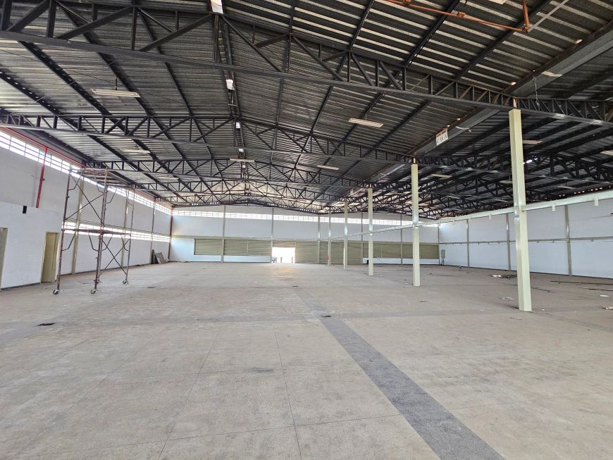 Galpão Logístico 1300m² pé dir. 7m, Lote de 3200m² bom para INVESTIDORES, RENDE 30 mil mês, em c