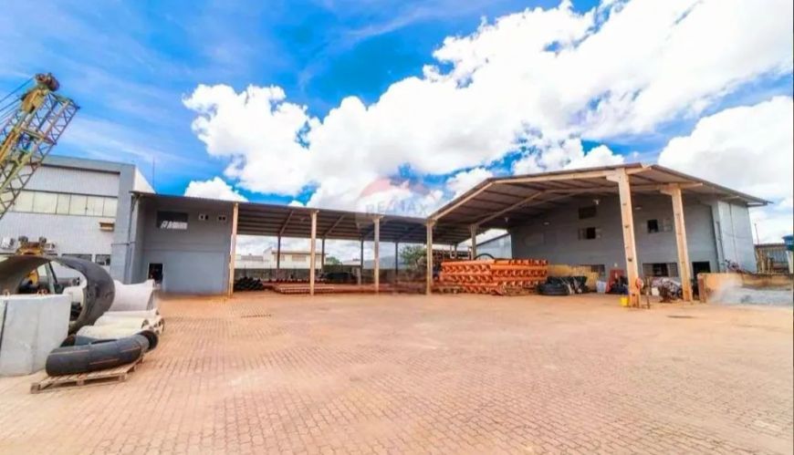Galpão com aproximadamente 900m² em Terreno com 2.645,78m² na Cidade do Automóvel, DF