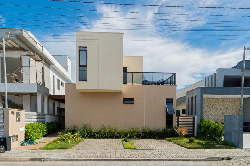 CASA MOBILIADA CONDOMÍNIO FECHADO