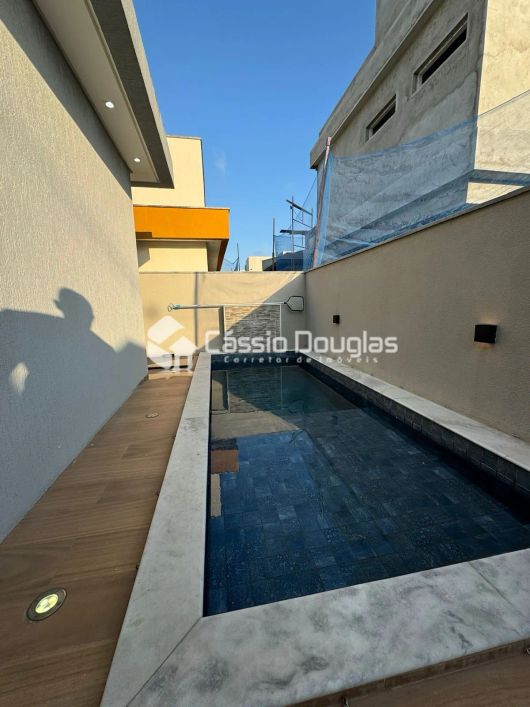 CASA PORTEIRA FECHADA NO CONDOMINIO FECHADO SUNVILLE COM PISCINA